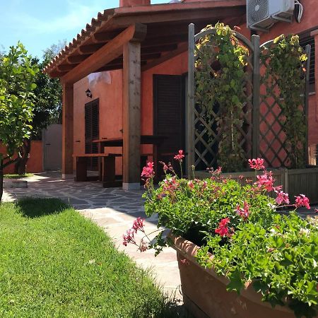 B&B Da Tizy San Teodoro  Luaran gambar