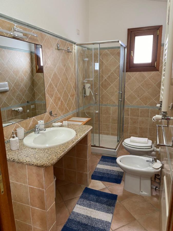B&B Da Tizy San Teodoro  Luaran gambar