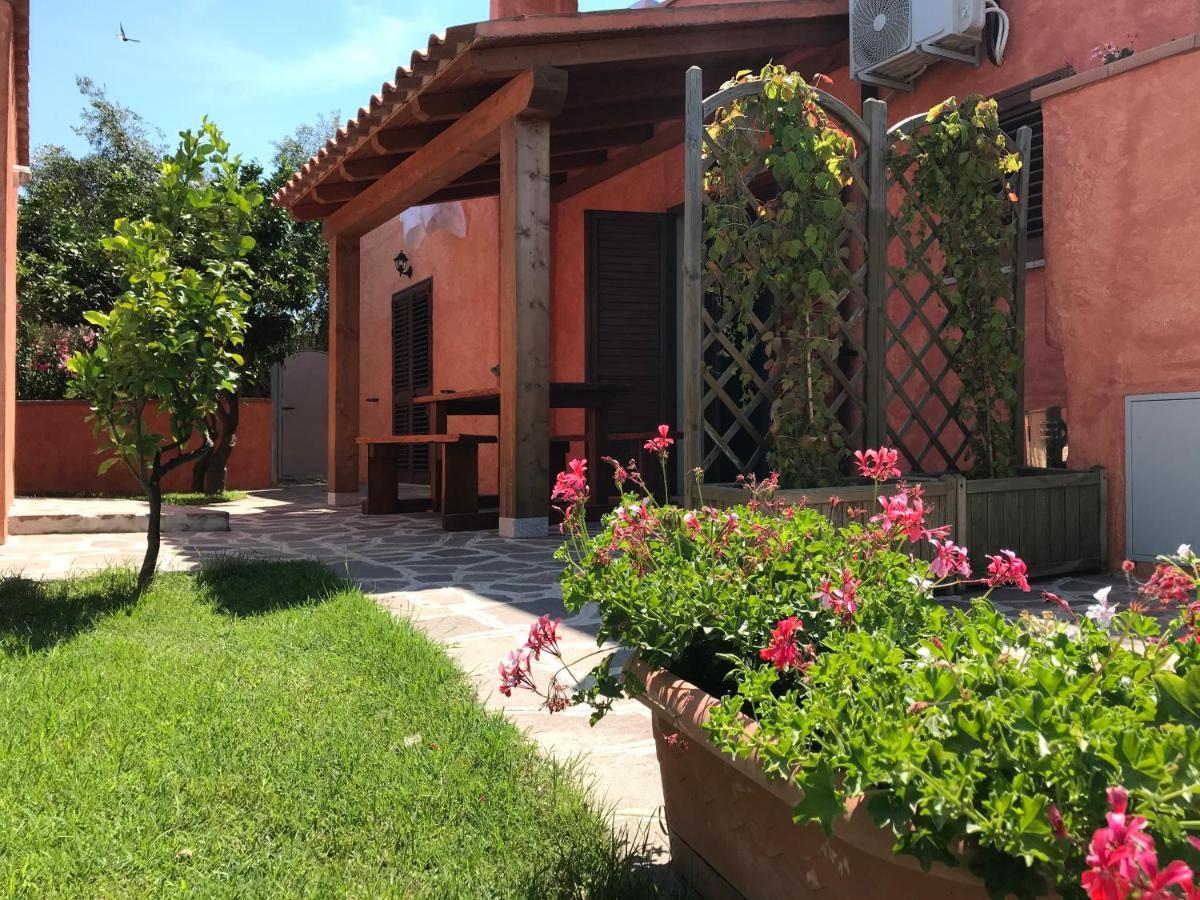 B&B Da Tizy San Teodoro  Luaran gambar