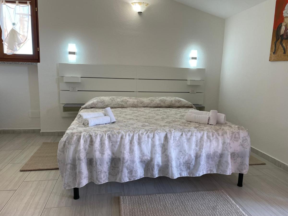 B&B Da Tizy San Teodoro  Luaran gambar
