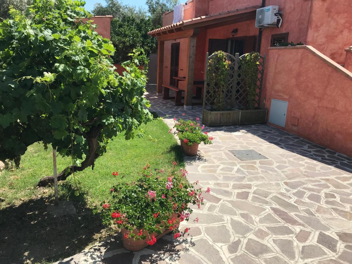 B&B Da Tizy San Teodoro  Luaran gambar