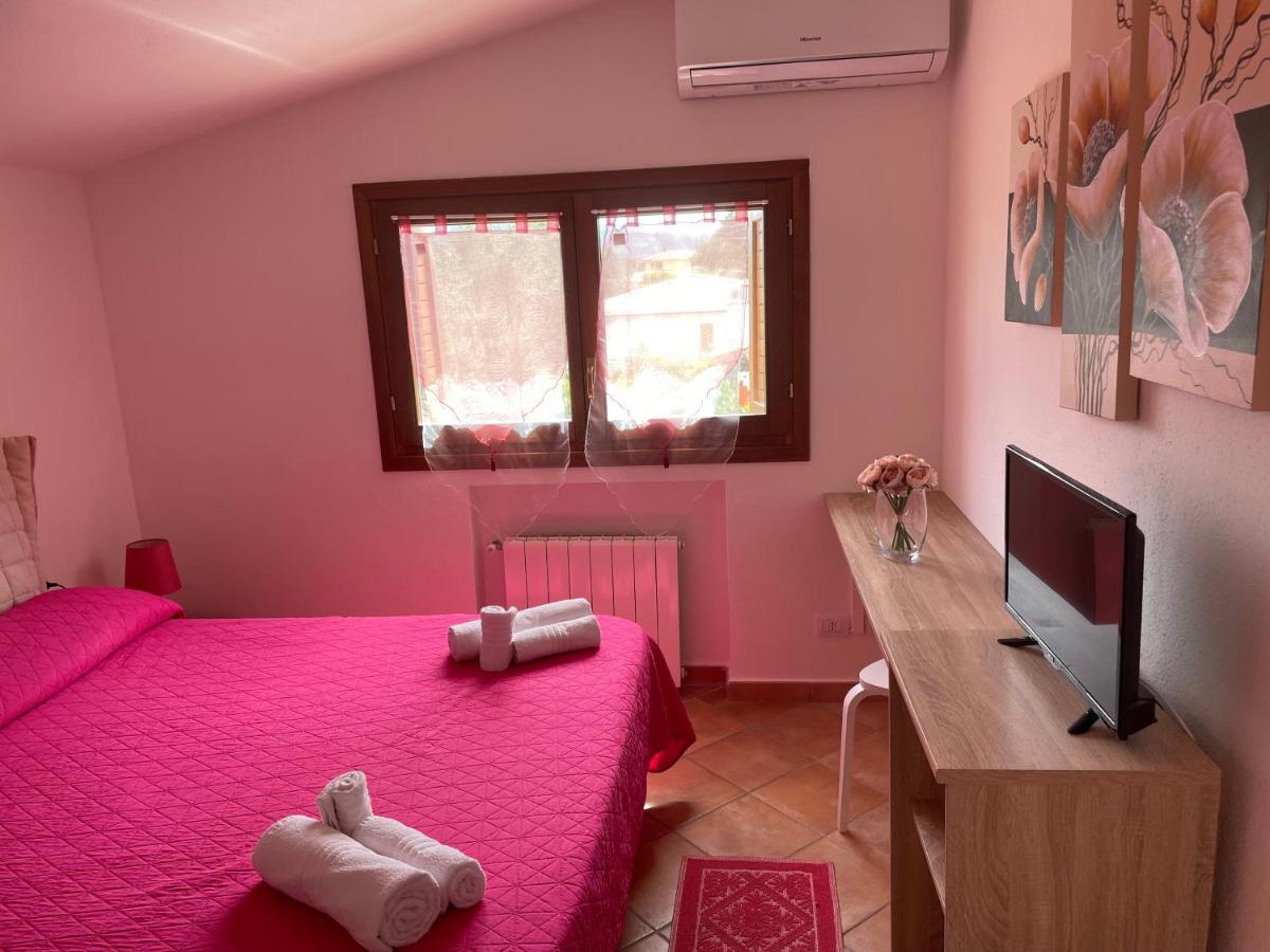 B&B Da Tizy San Teodoro  Luaran gambar
