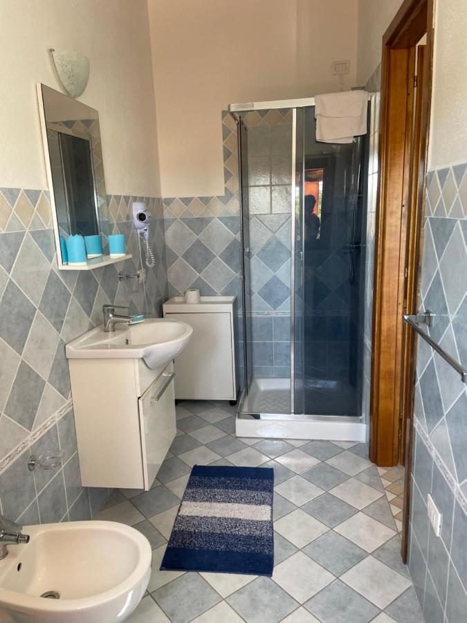 B&B Da Tizy San Teodoro  Luaran gambar