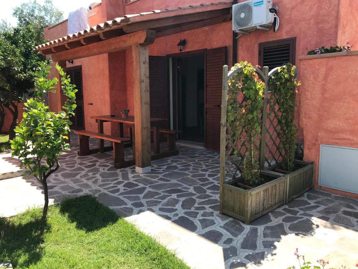 B&B Da Tizy San Teodoro  Luaran gambar