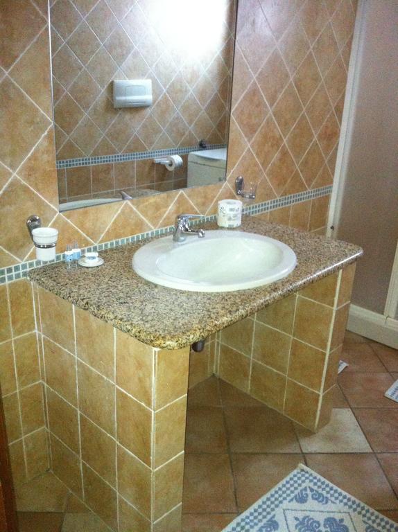 B&B Da Tizy San Teodoro  Bilik gambar