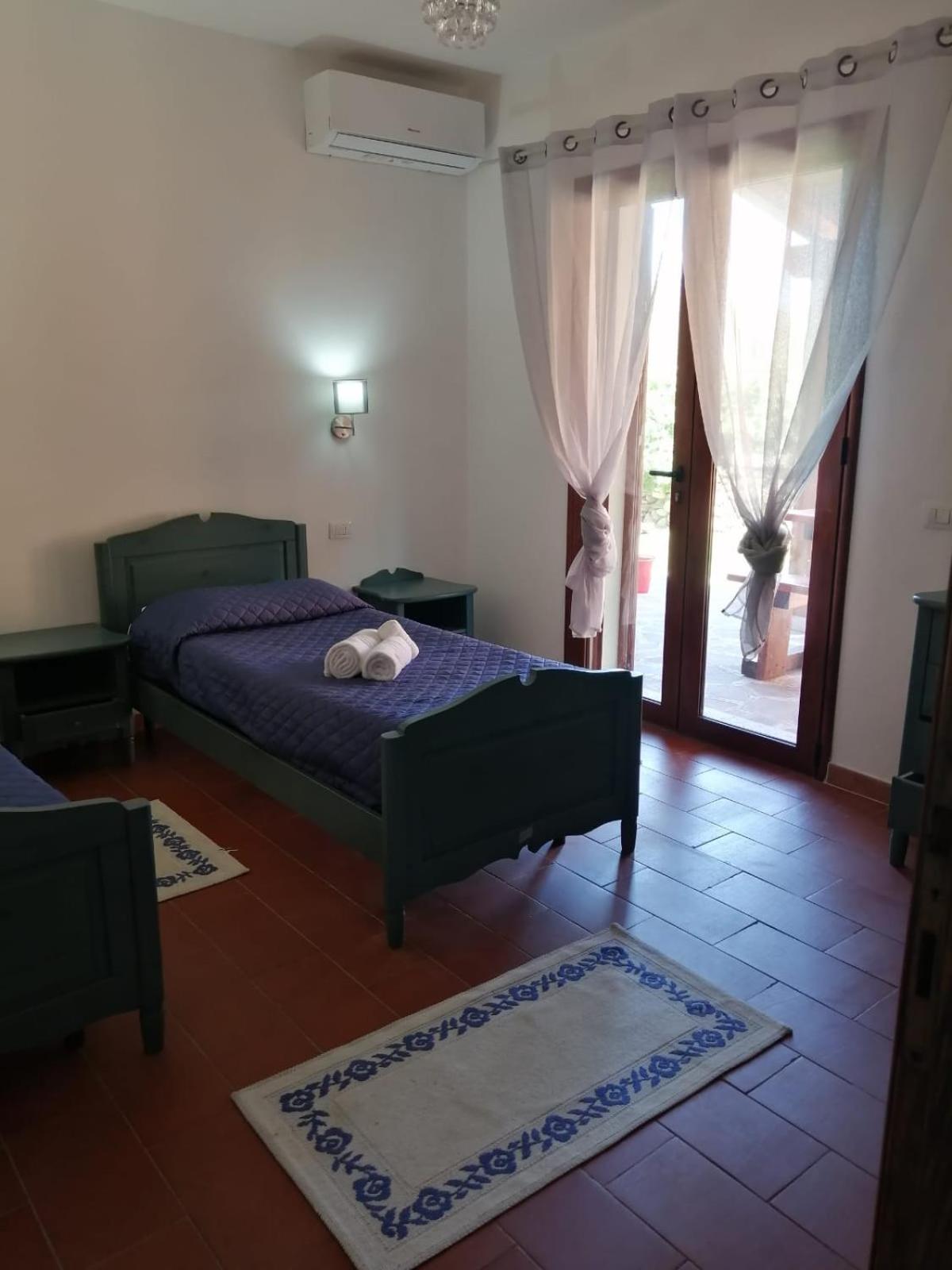 B&B Da Tizy San Teodoro  Luaran gambar