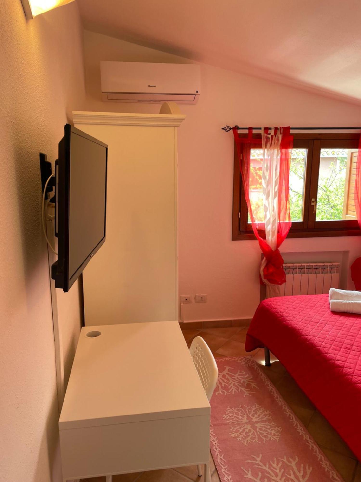 B&B Da Tizy San Teodoro  Luaran gambar