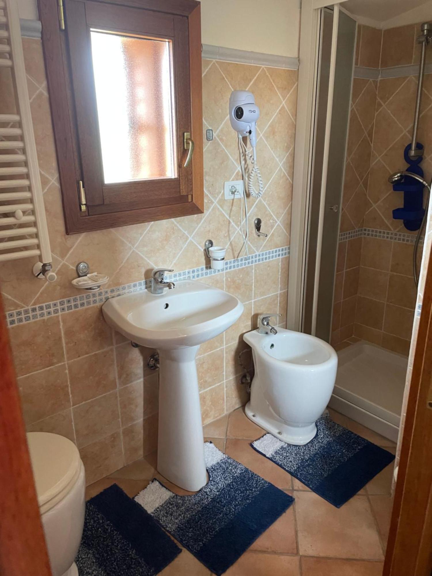 B&B Da Tizy San Teodoro  Luaran gambar