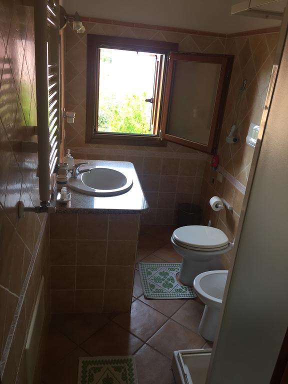 B&B Da Tizy San Teodoro  Luaran gambar