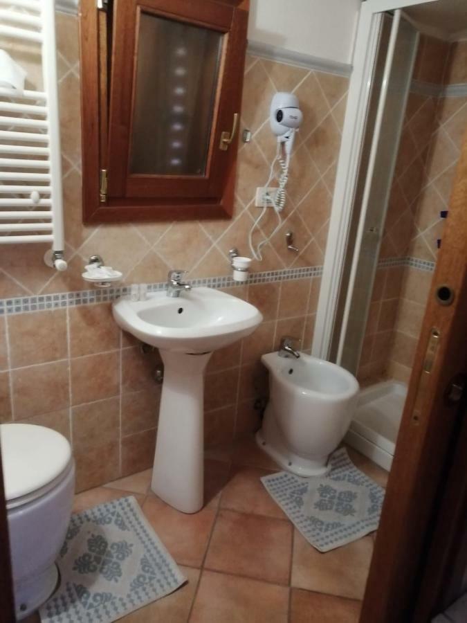 B&B Da Tizy San Teodoro  Luaran gambar